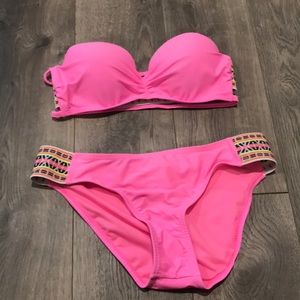 Pretty pink bikini. Only selling as a set.